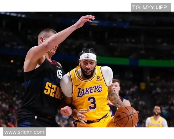 湖人对热火的较量虽败犹荣展现球队韧性与拼搏精神